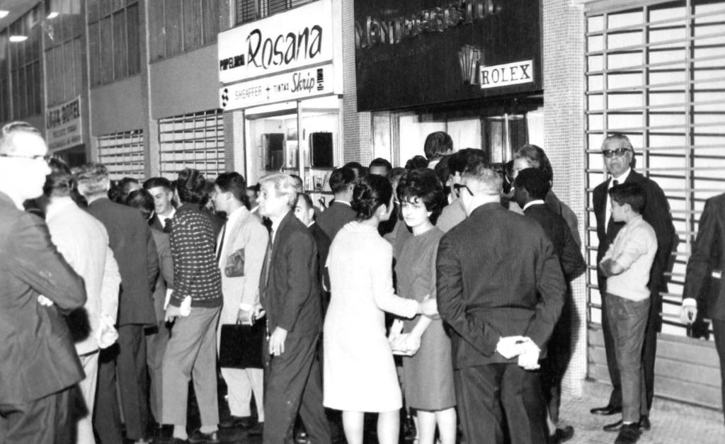 Abertura da loja em 1965, com a Rolex no centro de São Paulo